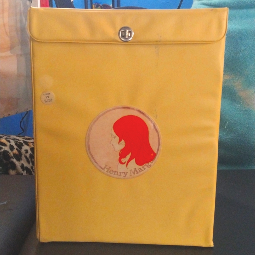 ***VINTAGE* Wig & Wig Box***